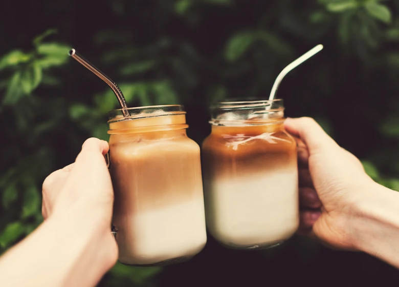 Refreshing drinks with metal straws